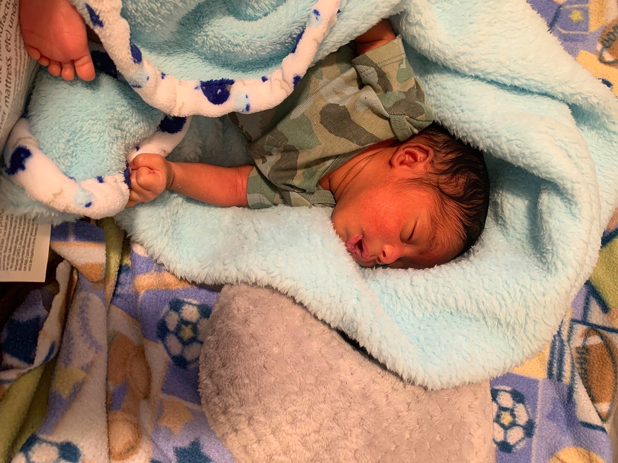 Kaiser is registered to the contest to win money with this photo: abdomen, baby, baby_products, baby_sleeping, bedding, bedtime, blanket, chest, child, childbirth, comfort, health_care, hospital, linens, nail, nap, patient, pattern, person, room