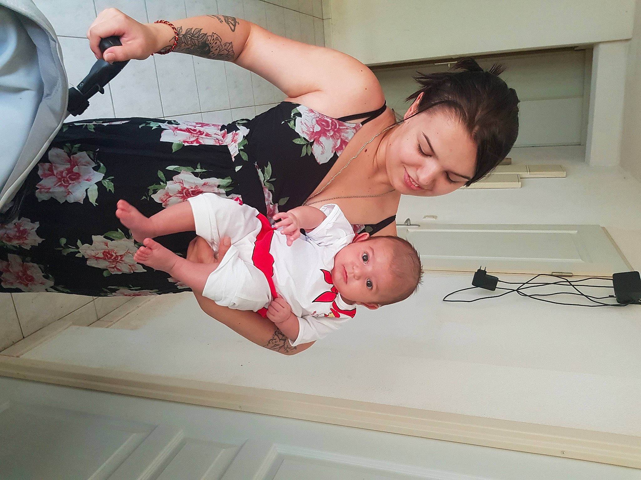 Jayce participe au concours pour gagner de l'argent avec cette photo : arm, baby, bathing, birth, black_hair, child, family, floor, flooring, happy, human, joy, leg, love, person, pink, play, product, room, toddler