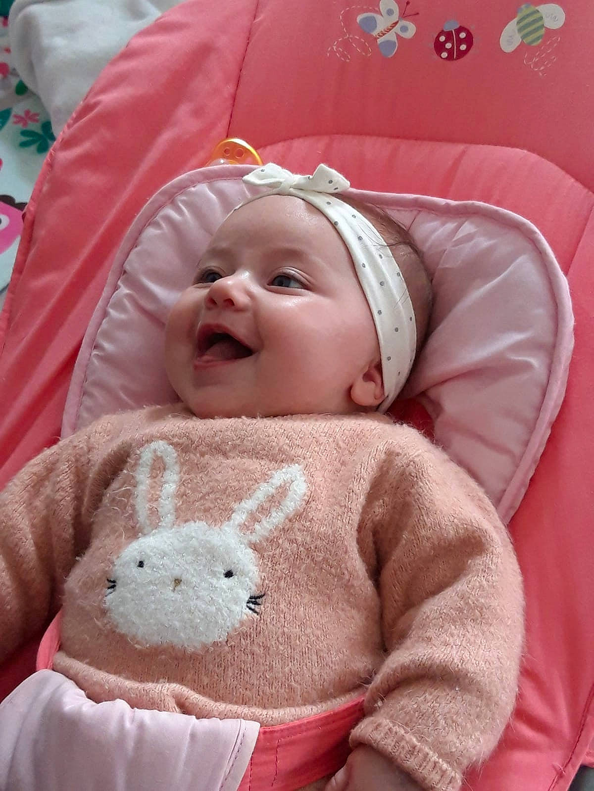 Maylli a rejoint le concours — aidez-le/la à gagner de superbes lots ! baby, baby_toddler_clothing, cheek, comfort, eye, face, facial_expression, head, headwear, lip, mammal, mouth, nose, organ, outerwear, person, product, skin, sleeve, smile