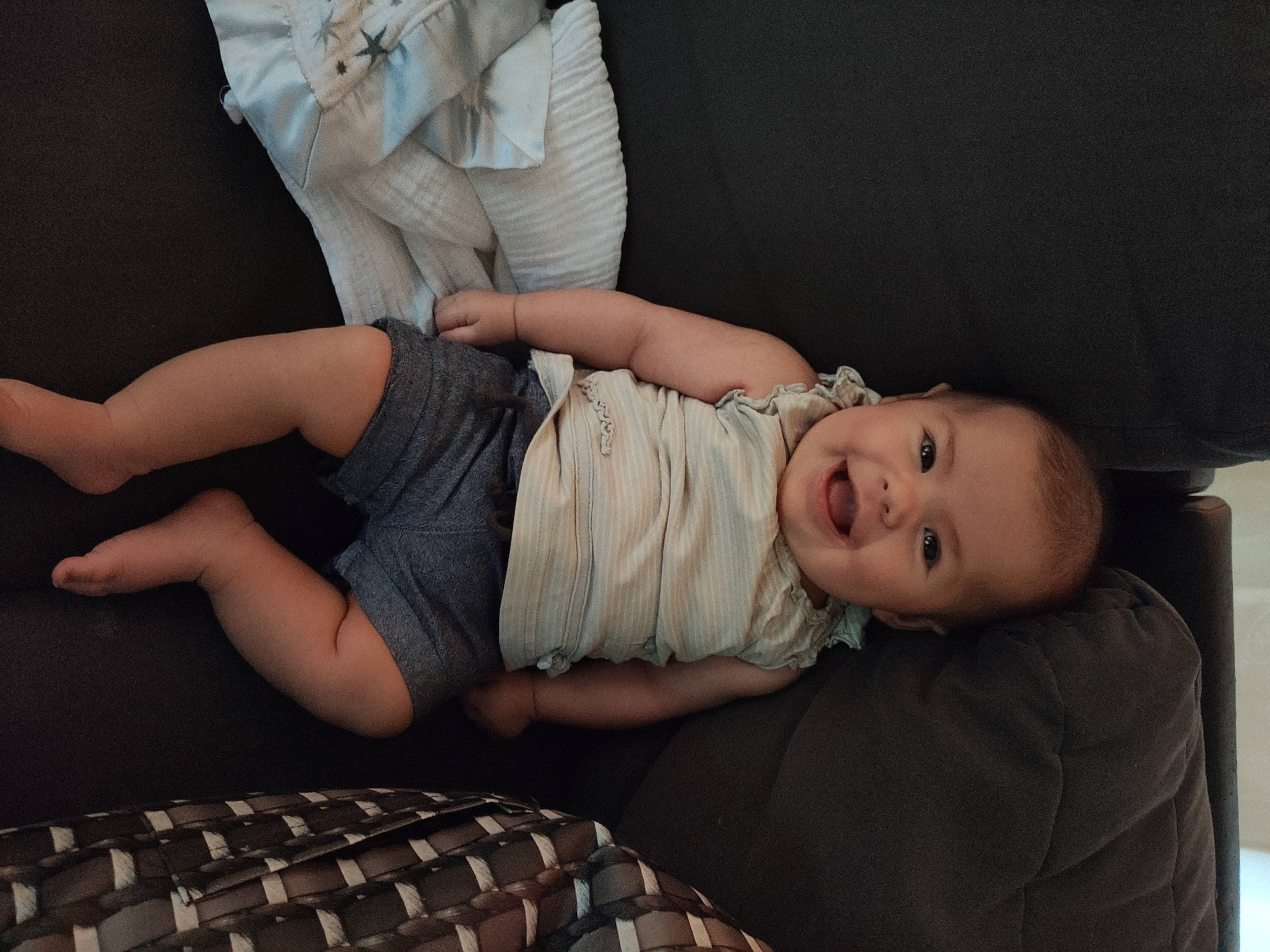 Kylie participe au concours pour gagner de l'argent avec cette photo : baby, blond, comfort, elbow, finger, flash_photography, fun, hand, hat, human_body, human_leg, joint, knee, leg, person, shoulder, sitting, thigh, toddler, trunk