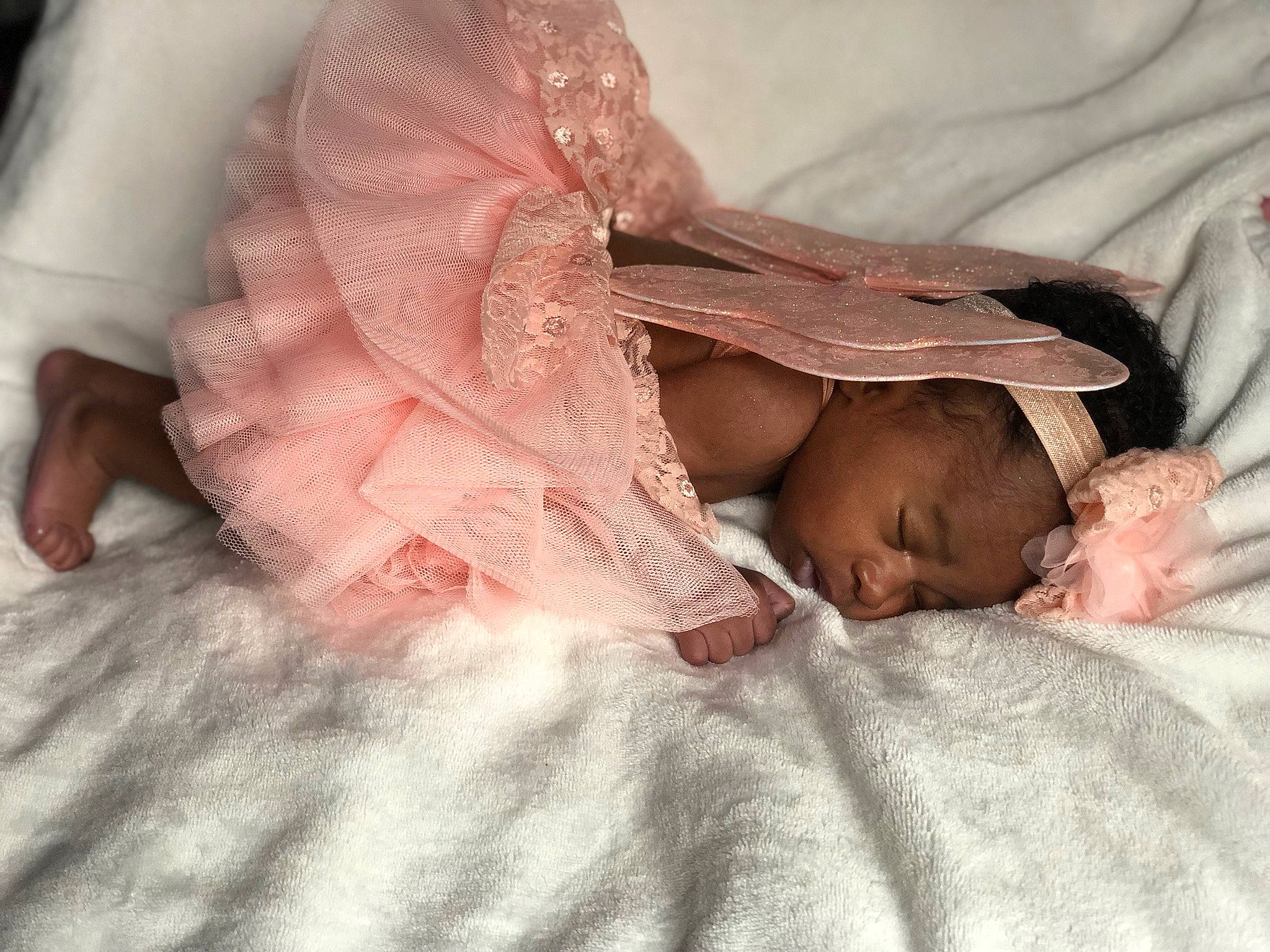 Iris is registered to the contest to win money with this photo: baby, baby_products, bed, bed_sheet, bedding, bedtime, blanket, child, childbirth, comfort, flesh, fur, gesture, human_body, linens, nail, nap, peach, person, thumb