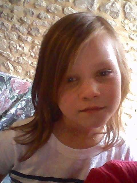 Maëlle participe au concours pour gagner de l'argent avec cette photo : blond, brown_hair, cheek, chin, eyebrow, face, forehead, girl, hair, hair_coloring, hairstyle, head, human_hair_color, iris, layered_hair, long_hair, nose, person