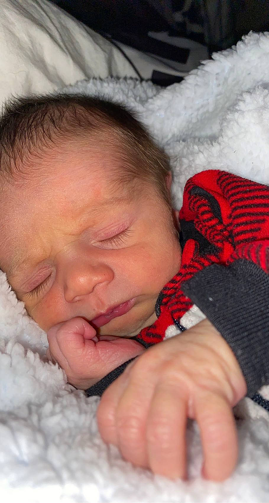 Everett is registered to the contest to win money with this photo: baby, cheek, chin, comfort, ear, eyebrow, facial_expression, finger, gesture, hand, happy, head, human_body, iris, lip, mouth, nose, organ, person, skin