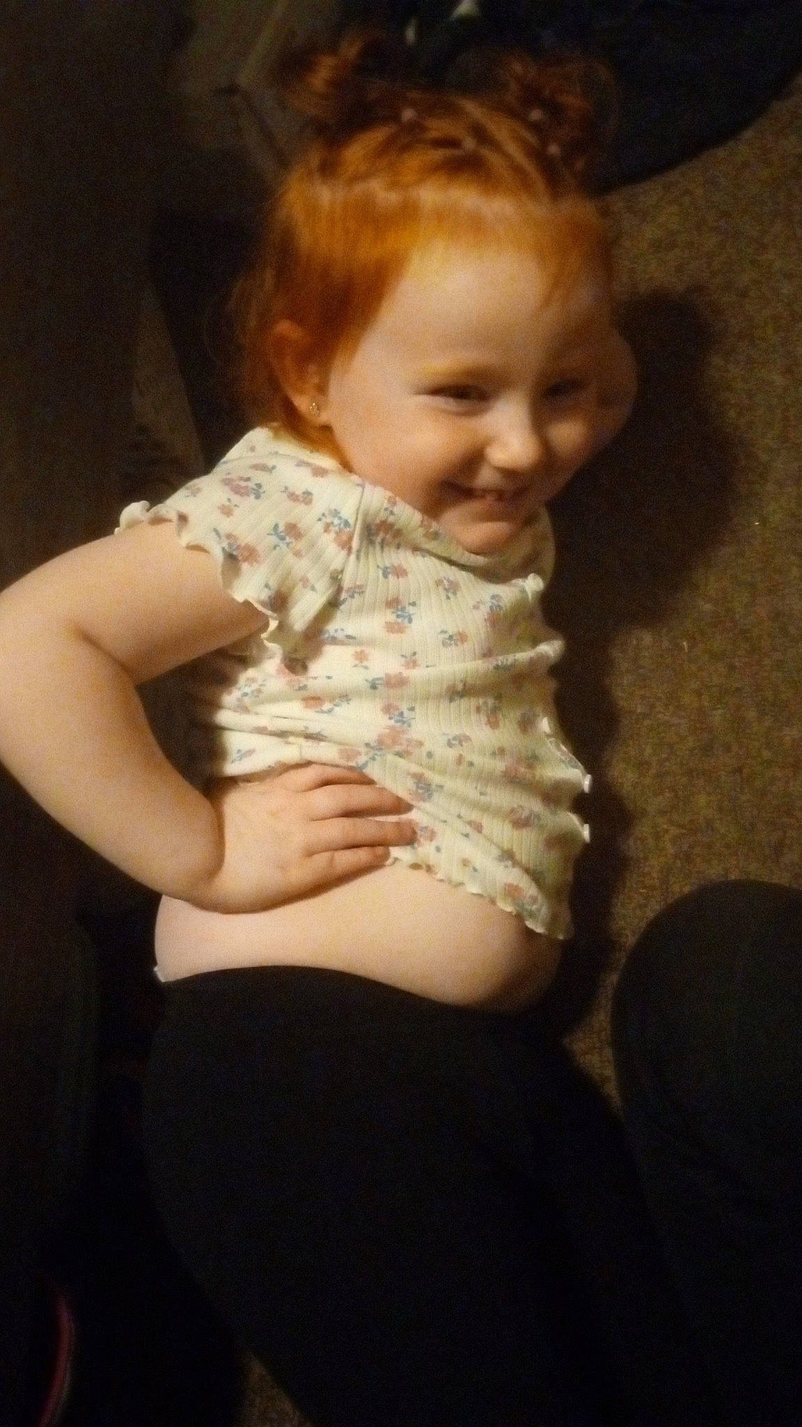 Alaia is registered to the contest to win money with this photo: arm, cheek, elbow, eye, facial_expression, finger, flash_photography, gesture, hairstyle, hand, head, human_body, iris, joint, joy, lip, person, shoulder, skin, smile