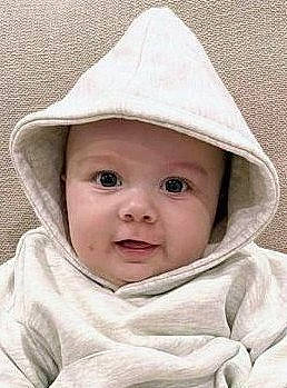 Hayden participe au concours pour gagner de l'argent avec cette photo : baby, baby_products, baby_toddler_clothing, cap, cheek, child, chin, close_up, comfort, fashion_accessory, happy, headwear, linens, person, portrait_photography, product, sitting, skin, sleeve, toddler