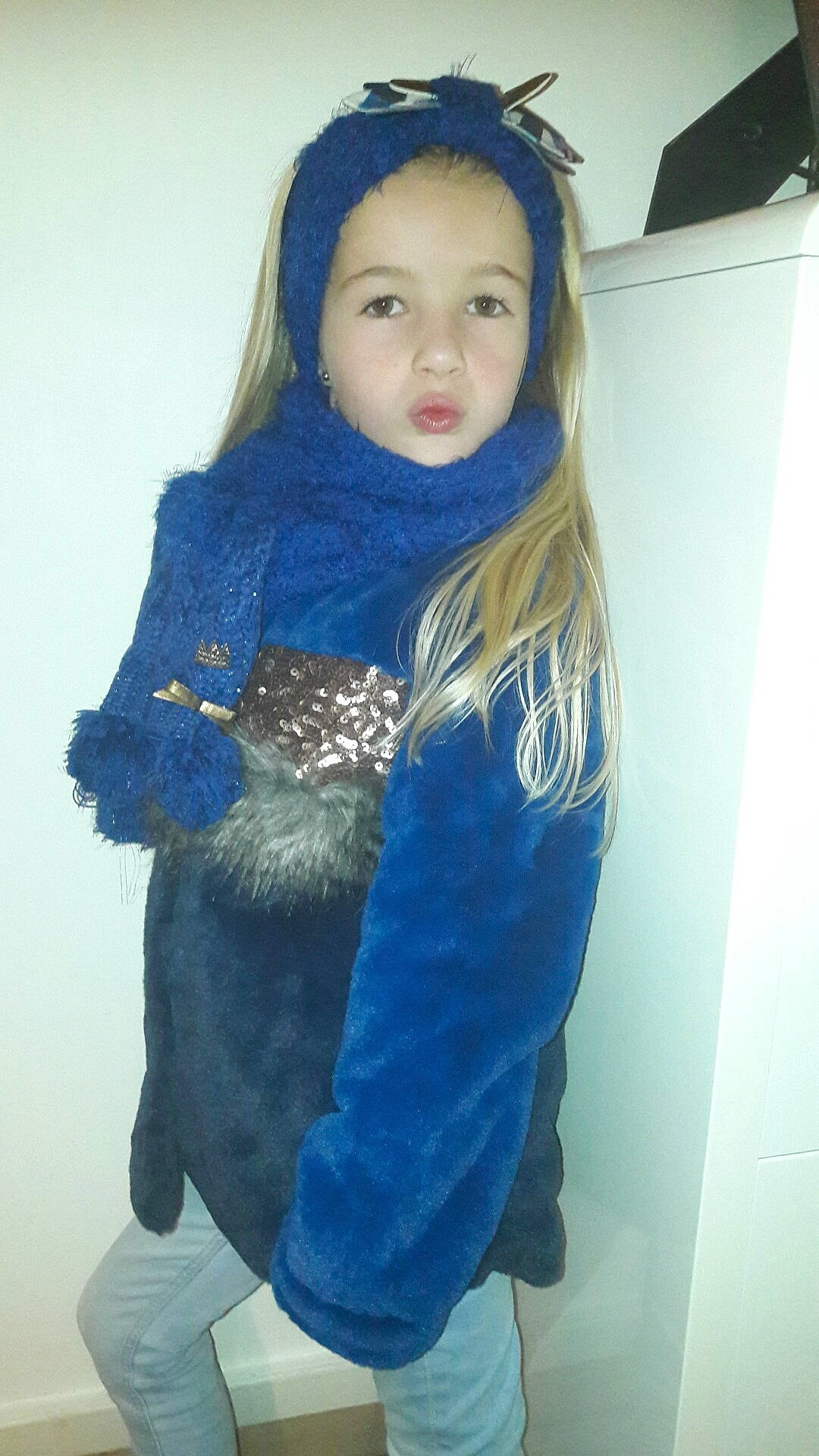 Shayna participe au concours pour gagner de l'argent avec cette photo : blue, child, costume, electric_blue, fun, fur, girl, hair, human_hair_color, long_hair, material, outerwear, person, product, scarf, textile, toddler, top