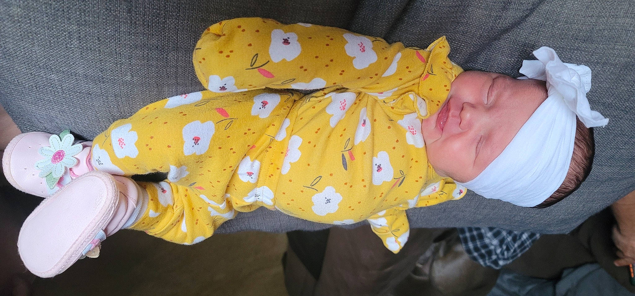 Araya is registered to the contest to win money with this photo: baby, baby_products, baby_toddler_clothing, baby_toys, child, comfort, finger, headwear, human_body, linens, nightwear, pattern, person, plush, room, skin, sleeve, stuffed_toy, teddy_bear, toddler