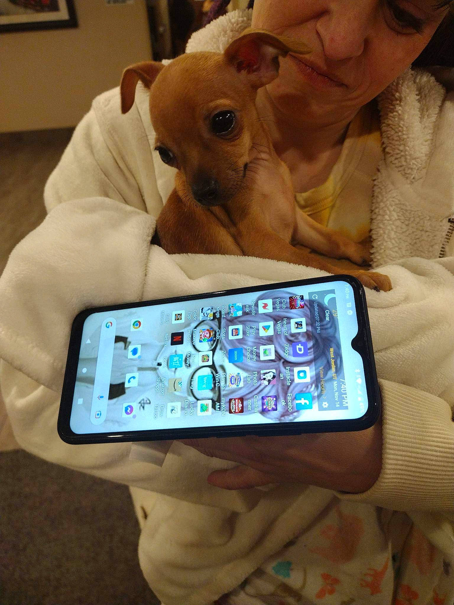 Itsy joined the competition — help win amazing prizes! cellular_network, communication_device, display_device, electronic_device, eyewear, finger, gadget, gesture, hand, happy, mobile_device, multimedia, nail, play, portable_communications_device, snapshot, stuffed_toy, tablet_computer, telephony, thumb