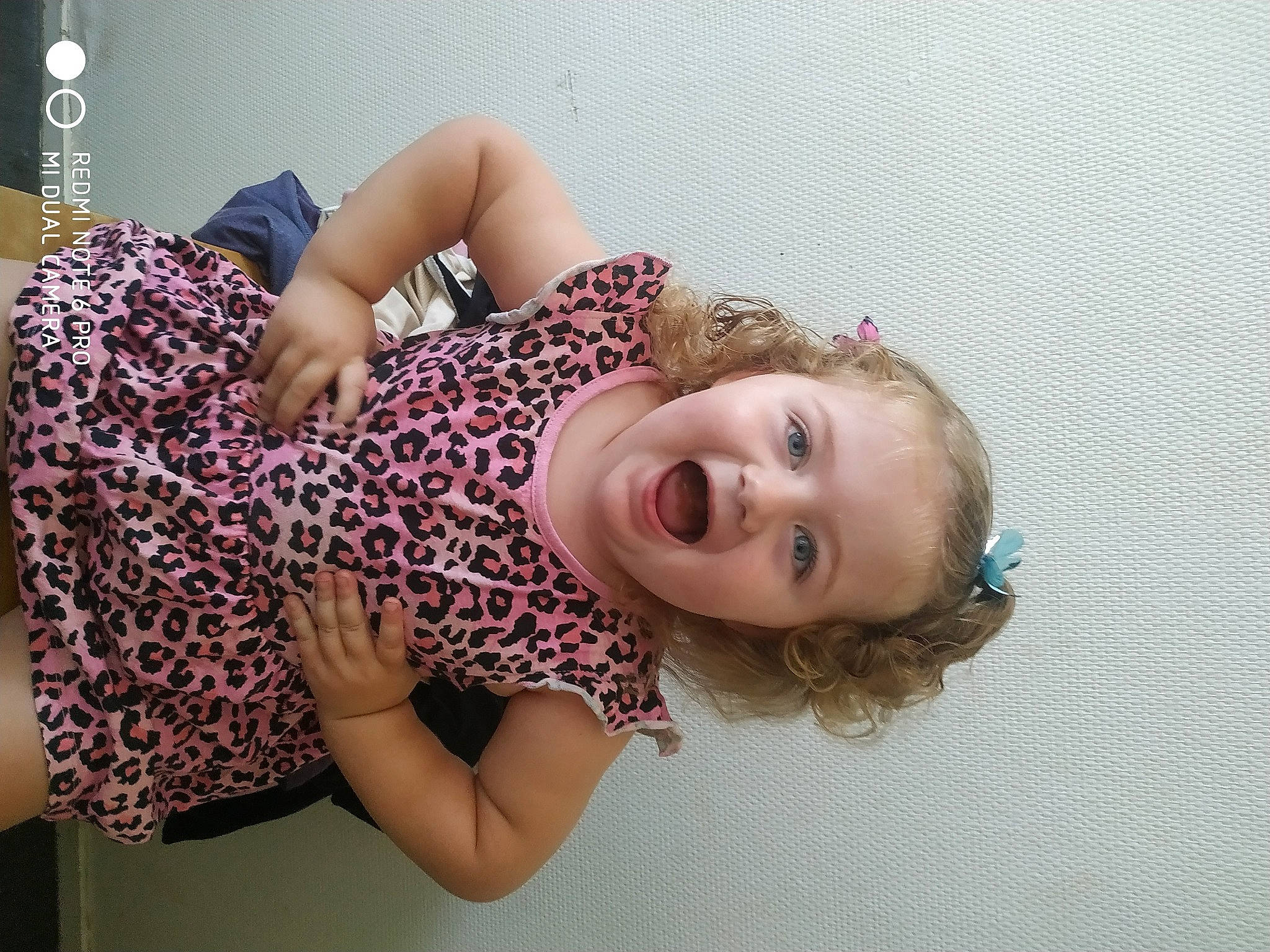 Théa a rejoint le concours — aidez-le/la à gagner de superbes lots ! arm, baby_toddler_clothing, child, eyelash, finger, flooring, fun, happy, iris, joint, lip, long_hair, magenta, mammal, person, pink, purple, skin, sleeve, smile