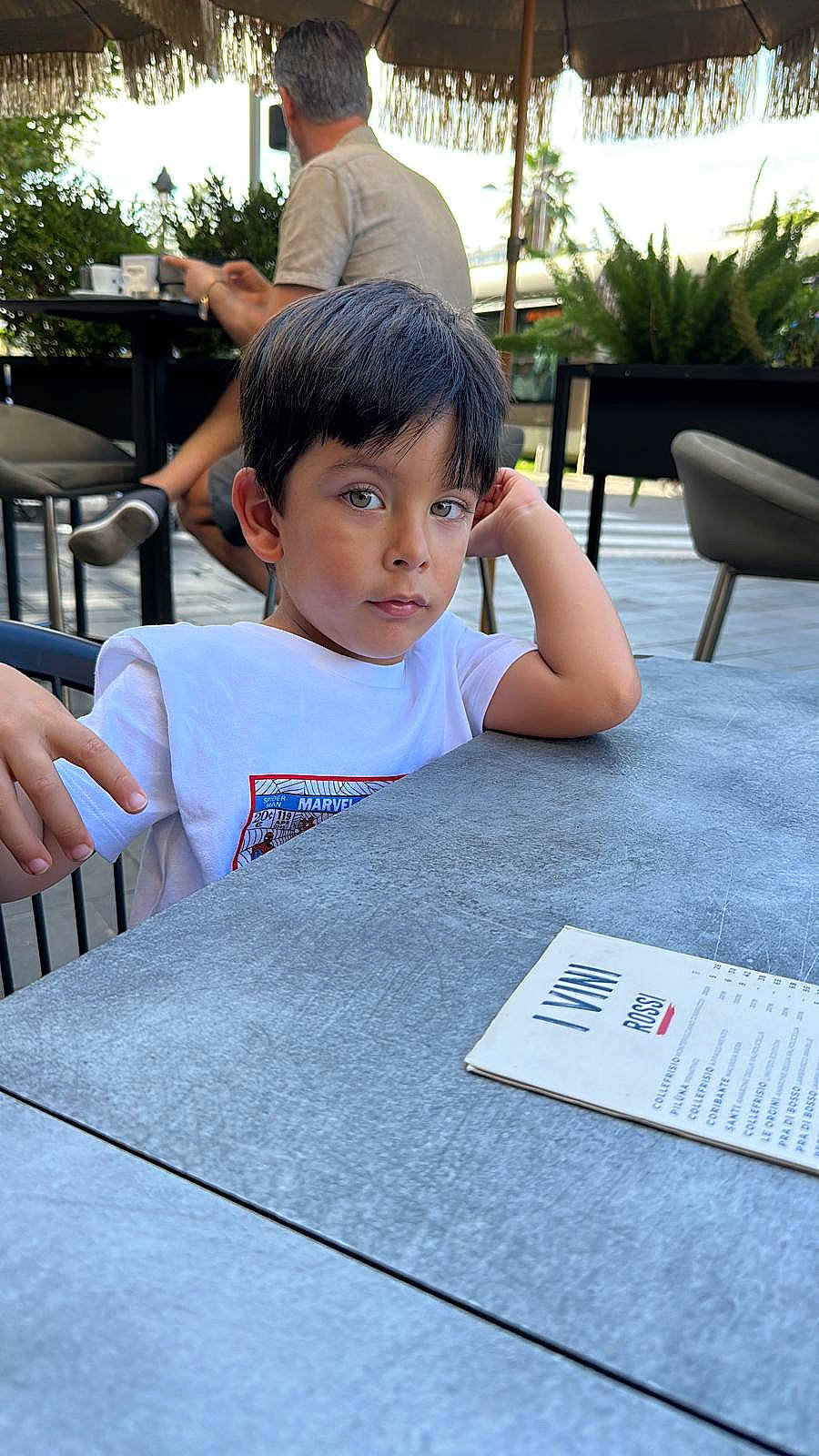 Maxime participe au concours pour gagner de l'argent avec cette photo : chair, child, event, flooring, fun, grass, happy, leisure, person, plant, reading, recreation, sitting, t_shirt, table, toddler, tree, writing