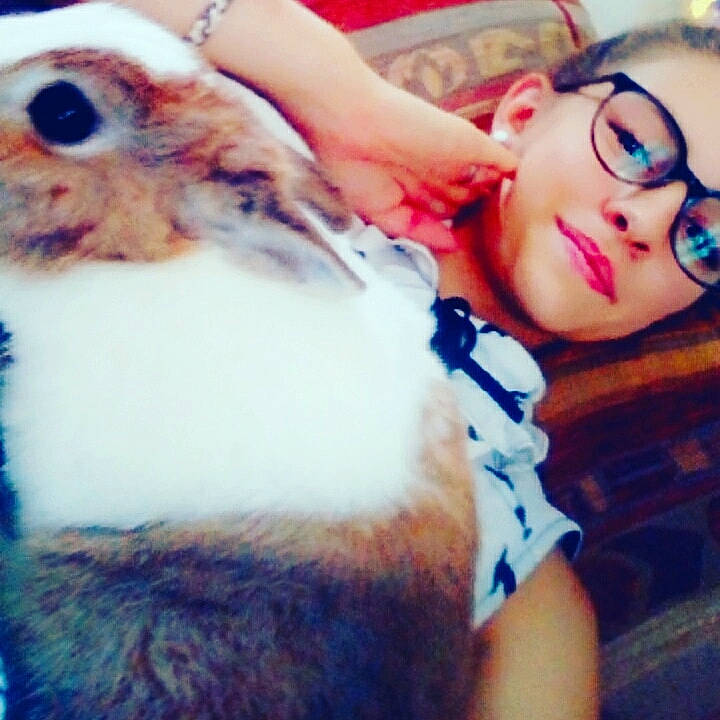 Albert participe au concours pour gagner de l'argent avec cette photo : beauty, cool, ear, eye, eyewear, flesh, fur, glasses, hair, hand, lip, long_hair, neck, nose, photography, red_hair, selfie, vision_care