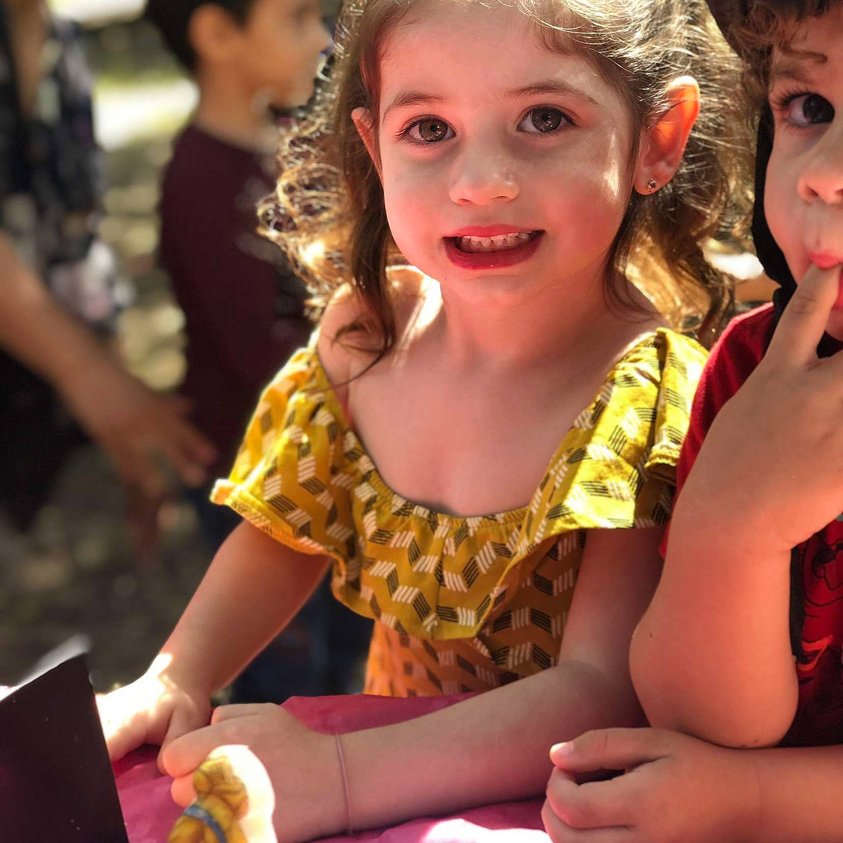 Aëlis participe au concours pour gagner de l'argent avec cette photo : beauty, blond, child, entertainment, event, eyelash, fashion, fashion_accessory, fashion_design, fun, hairstyle, hand, happy, headwear, human, jewellery, joy, leisure, necklace, person