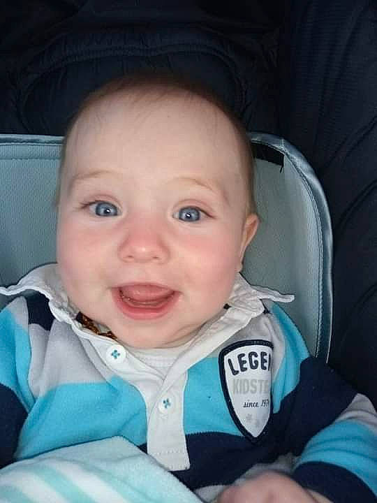 Loic participe au concours pour gagner de l'argent avec cette photo : baby, baby_carriage, baby_in_car_seat, blue, car_seat, cheek, child, chin, cool, eye, eyebrow, face, facial_expression, head, lip, nose, person, product, skin, smile