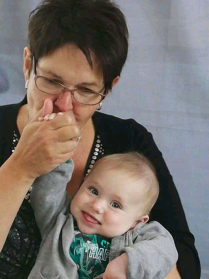 Loic participe au concours pour gagner de l'argent avec cette photo : baby, child, gesture, joy, person, smile, toddler