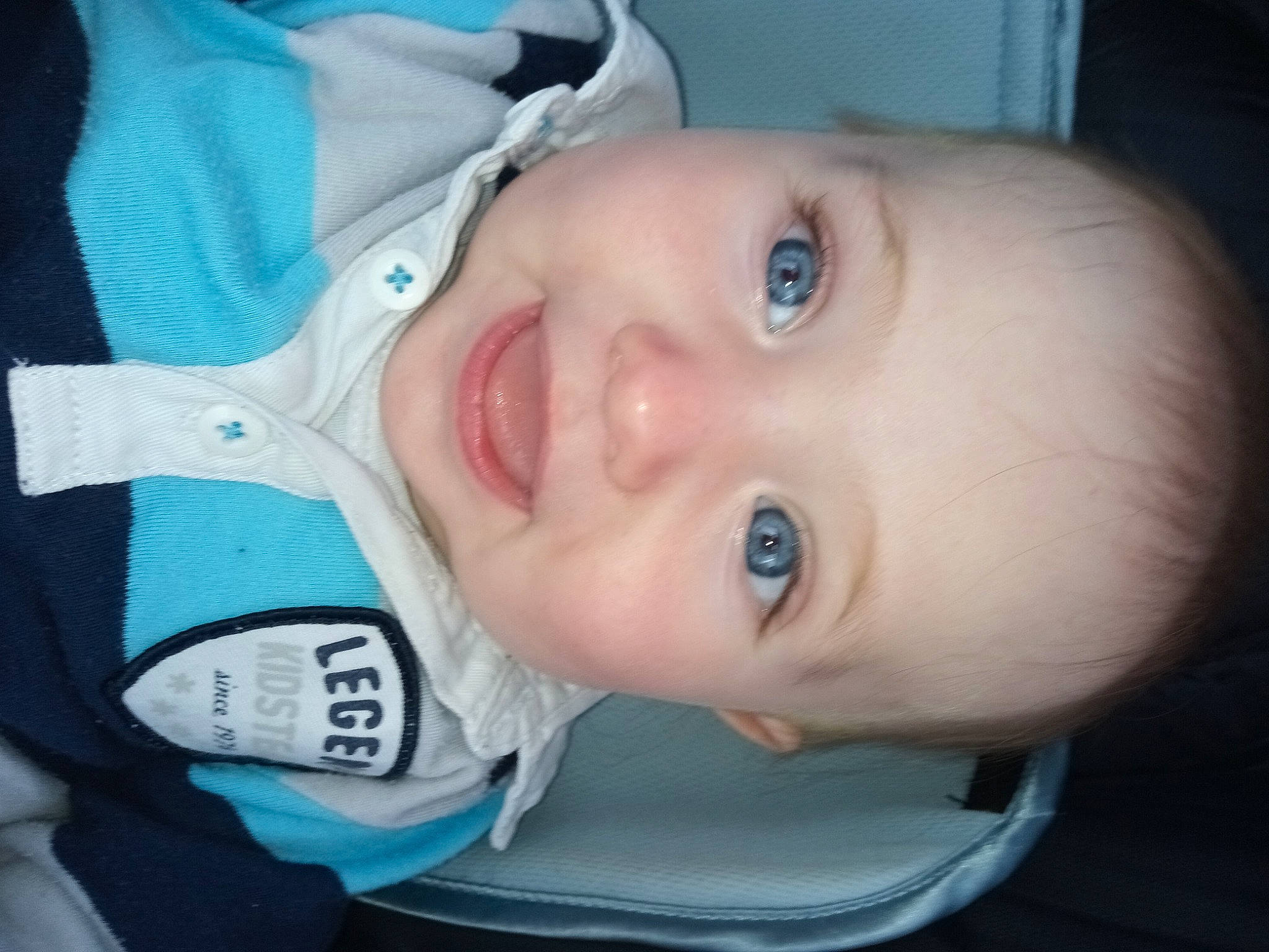 Loic participe au concours pour gagner de l'argent avec cette photo : baby, blue, cheek, child, chin, cool, ear, eye, eyebrow, face, facial_expression, forehead, head, lip, mouth, nose, person, product, skin, smile