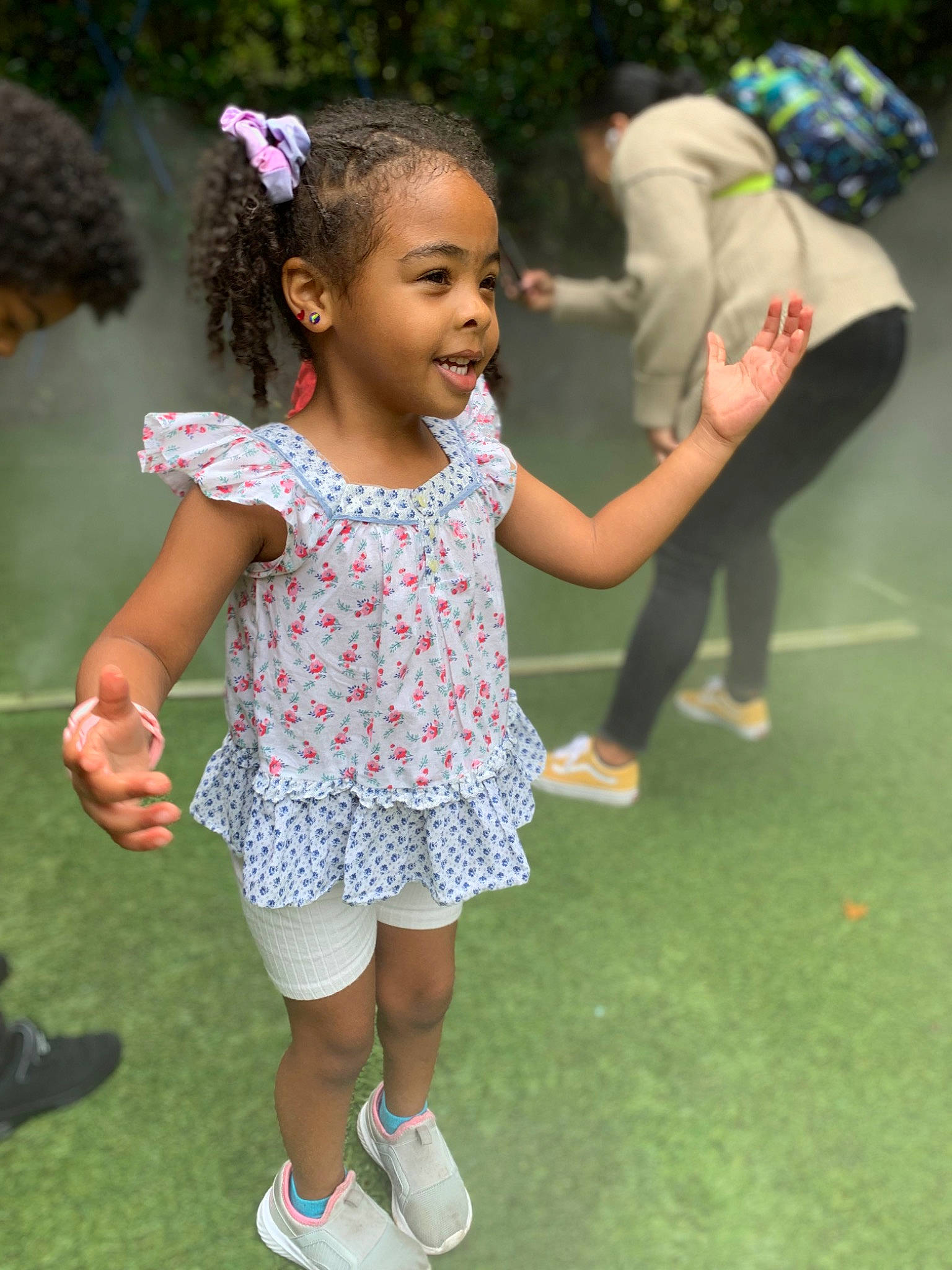 Soleil is registered to the contest to win money with this photo: child, entertainment, event, facial_expression, footwear, fun, gesture, grass, happy, joy, leg, leisure, pattern, performing_arts, person, recreation, sandal, shoe, smile, sneakers