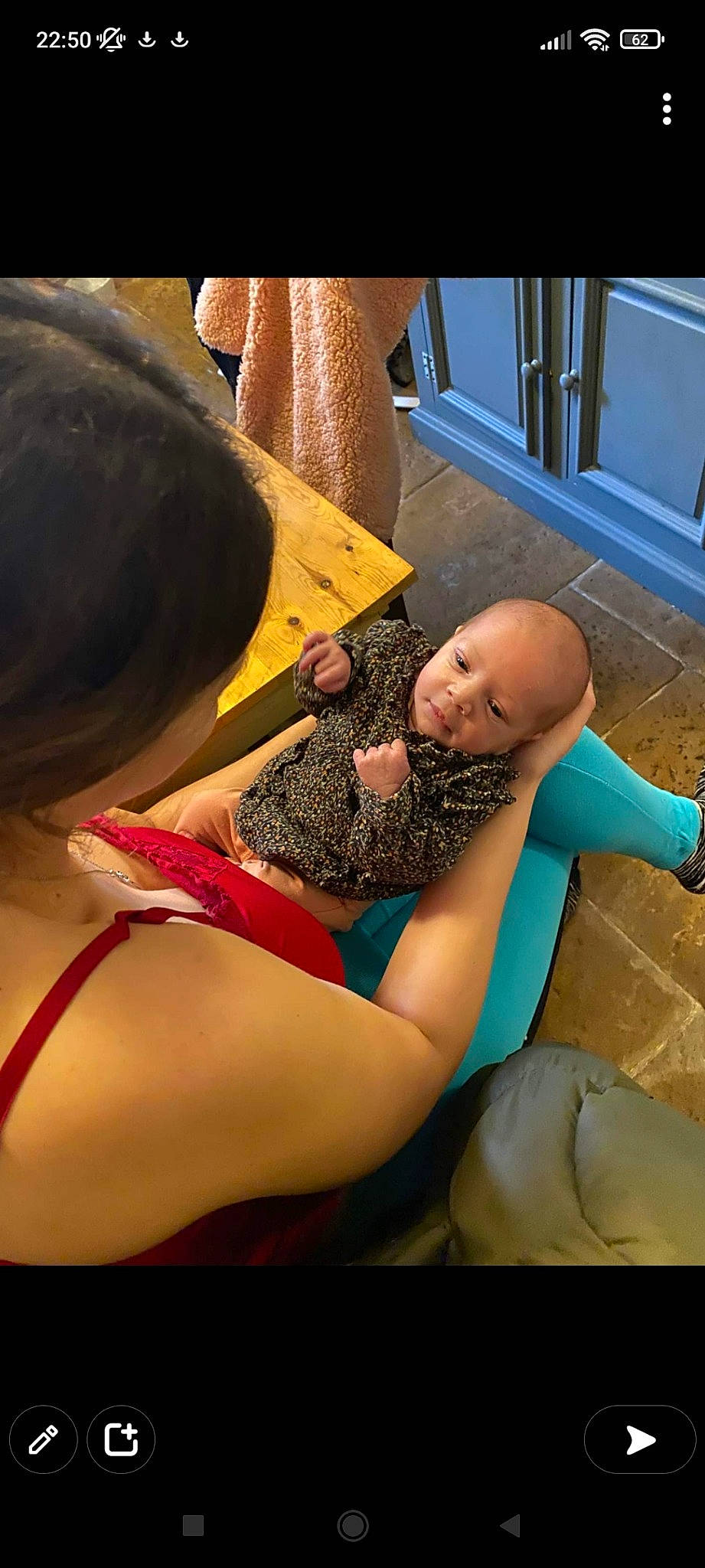 Louna a rejoint le concours — aidez-le/la à gagner de superbes lots ! abdomen, baby, black_hair, chest, comfort, elbow, fun, hairstyle, happy, interaction, joint, knee, lap, leisure, mouth, person, shoulder, skin, thigh, toddler