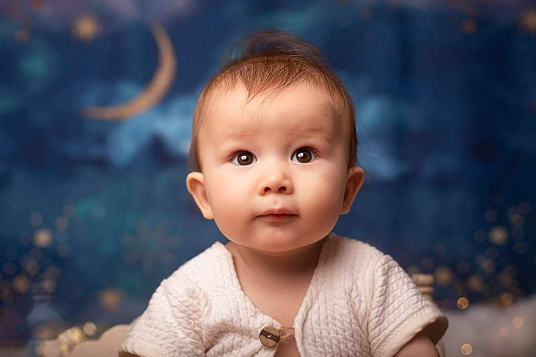 Noah participe au concours pour gagner de l'argent avec cette photo : baby, baby_toddler_clothing, cheek, child, cloud, face, flash_photography, fun, hairstyle, happy, head, iris, lip, mouth, nose, person, skin, smile, standing, toddler