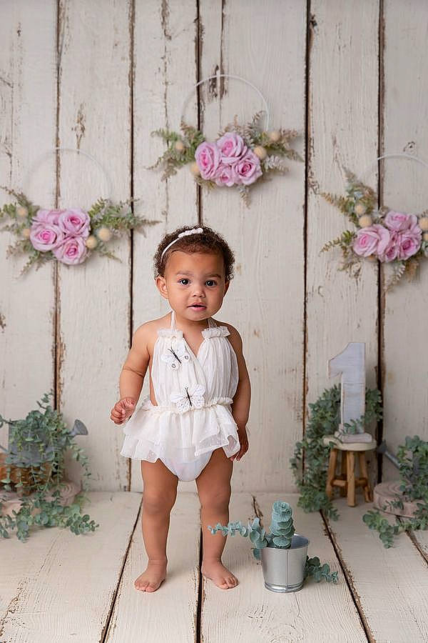 Calie a rejoint le concours — aidez-le/la à gagner de superbes lots ! baby, baby_toddler_clothing, clothing, day_dress, dress, flower, hairstyle, happy, magenta, pattern, peach, person, petal, pink, plant, purple, shoulder, sleeve, toddler, waist