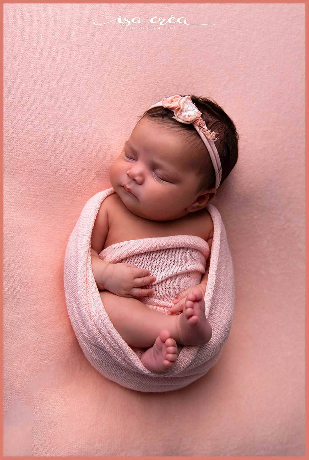 Calie participe au concours pour gagner de l'argent avec cette photo : baby, baby_products, baby_sleeping, baby_toddler_clothing, cheek, chin, comfort, eye, face, happy, head, headgear, human_body, linens, lip, magenta, person, pink, product, textile