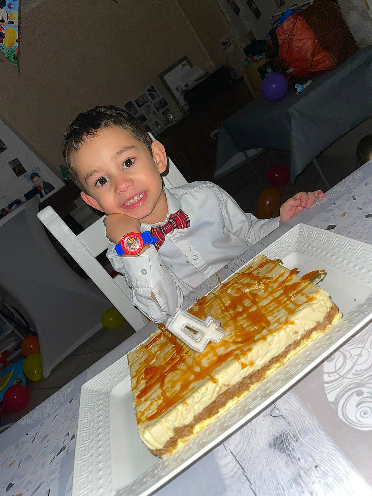 Adem participe au concours pour gagner de l'argent avec cette photo : baked_goods, baking, birthday_cake, cake, cake_decorating, chair, child, comfort_food, cooking, cuisine, dessert, dish, food, ingredient, joy, person, plate, smile, sugar_cake, table