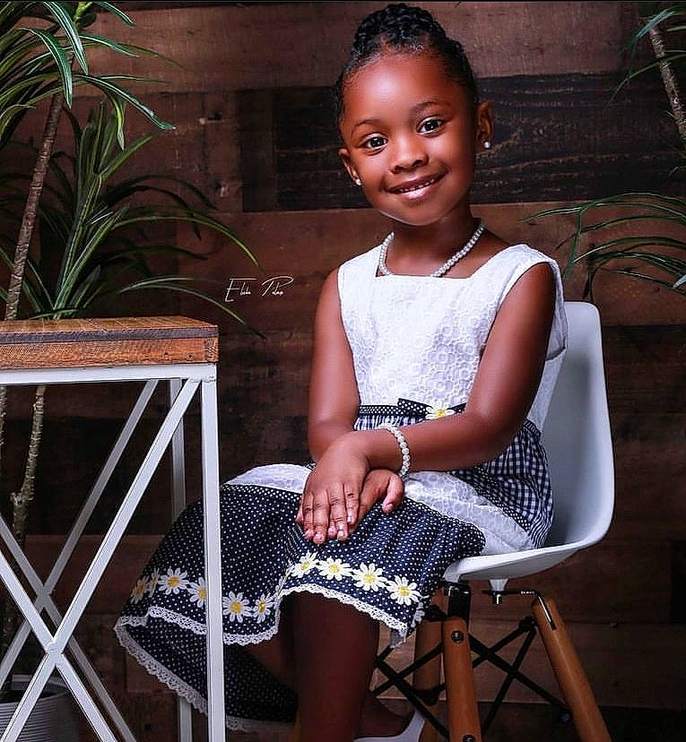 Kylin is registered to the contest to win money with this photo: black, black_hair, chair, day_dress, electric_blue, fashion_accessory, fashion_design, flash_photography, formal_wear, happy, houseplant, human_leg, jewellery, joy, pattern, person, plant, rectangle, sitting, smile