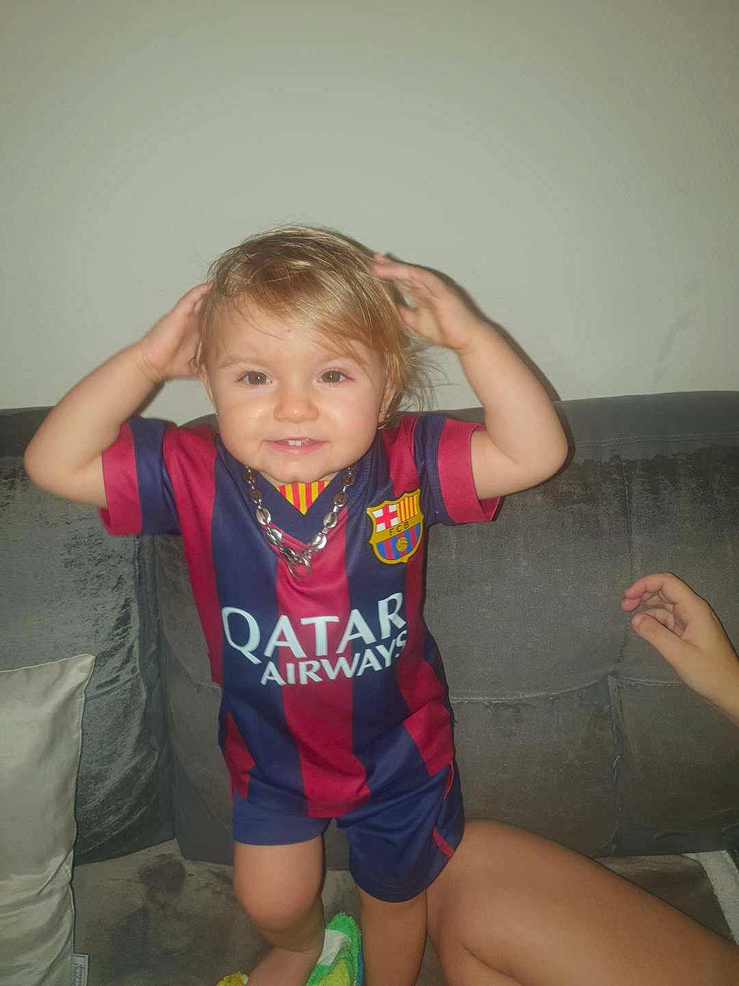 Chelsea participe au concours pour gagner de l'argent avec cette photo : arm, baby_toddler_clothing, cheek, chest, comfort, elbow, finger, gesture, happy, iris, joint, knee, leg, mouth, neck, person, sleeve, stomach, thigh, thumb