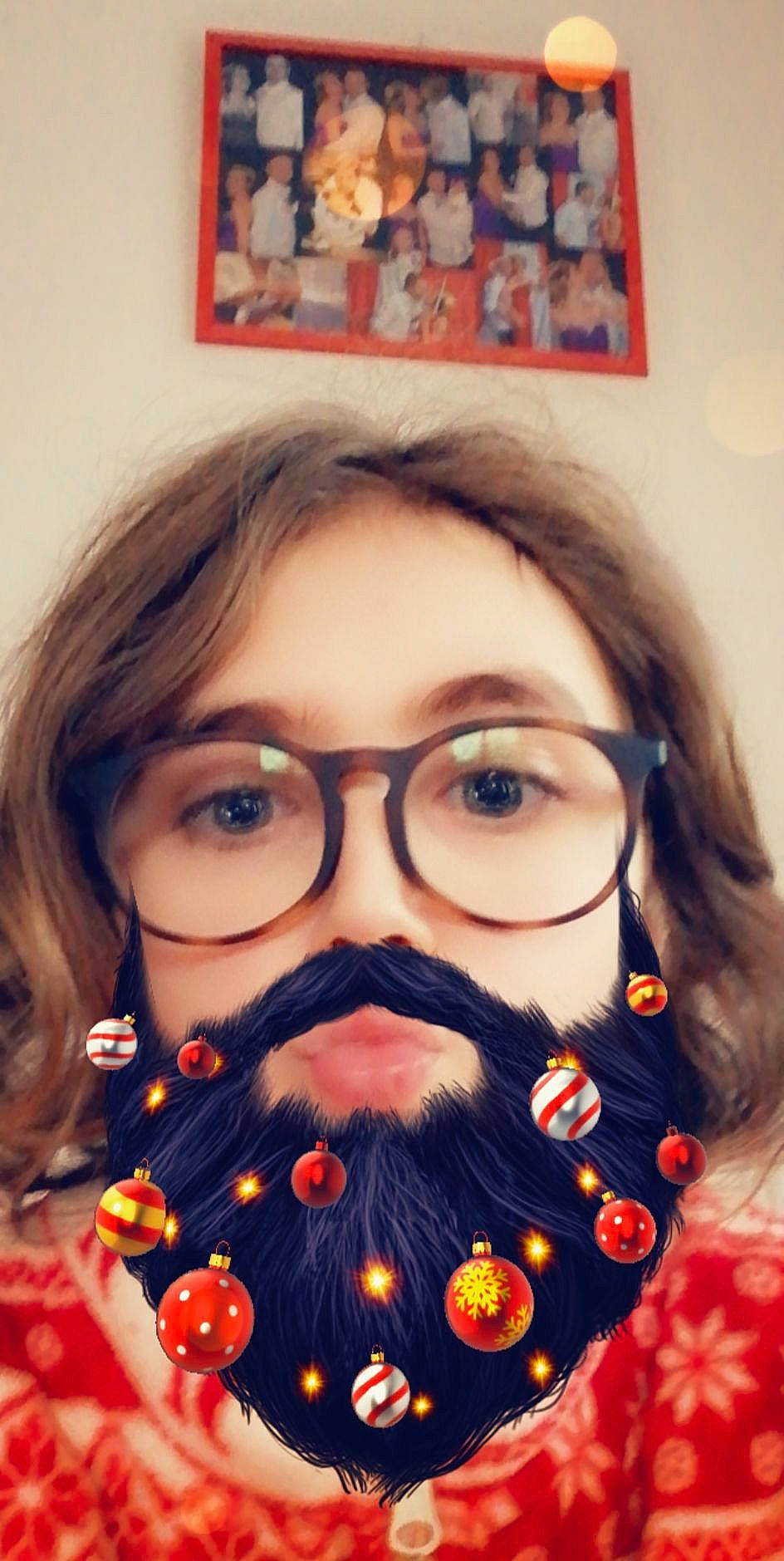 Lona participe au concours pour gagner de l'argent avec cette photo : beard, cheek, chin, eyewear, face, facial_hair, forehead, glasses, hair, head, lip, moustache, mouth, nose, person, photography, selfie