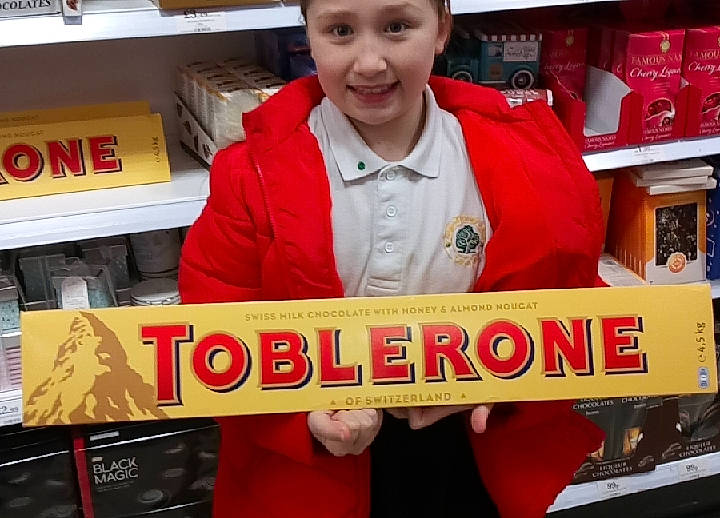 Codie Lewis is registered to the contest to win money with this photo: fast_food, joy, person