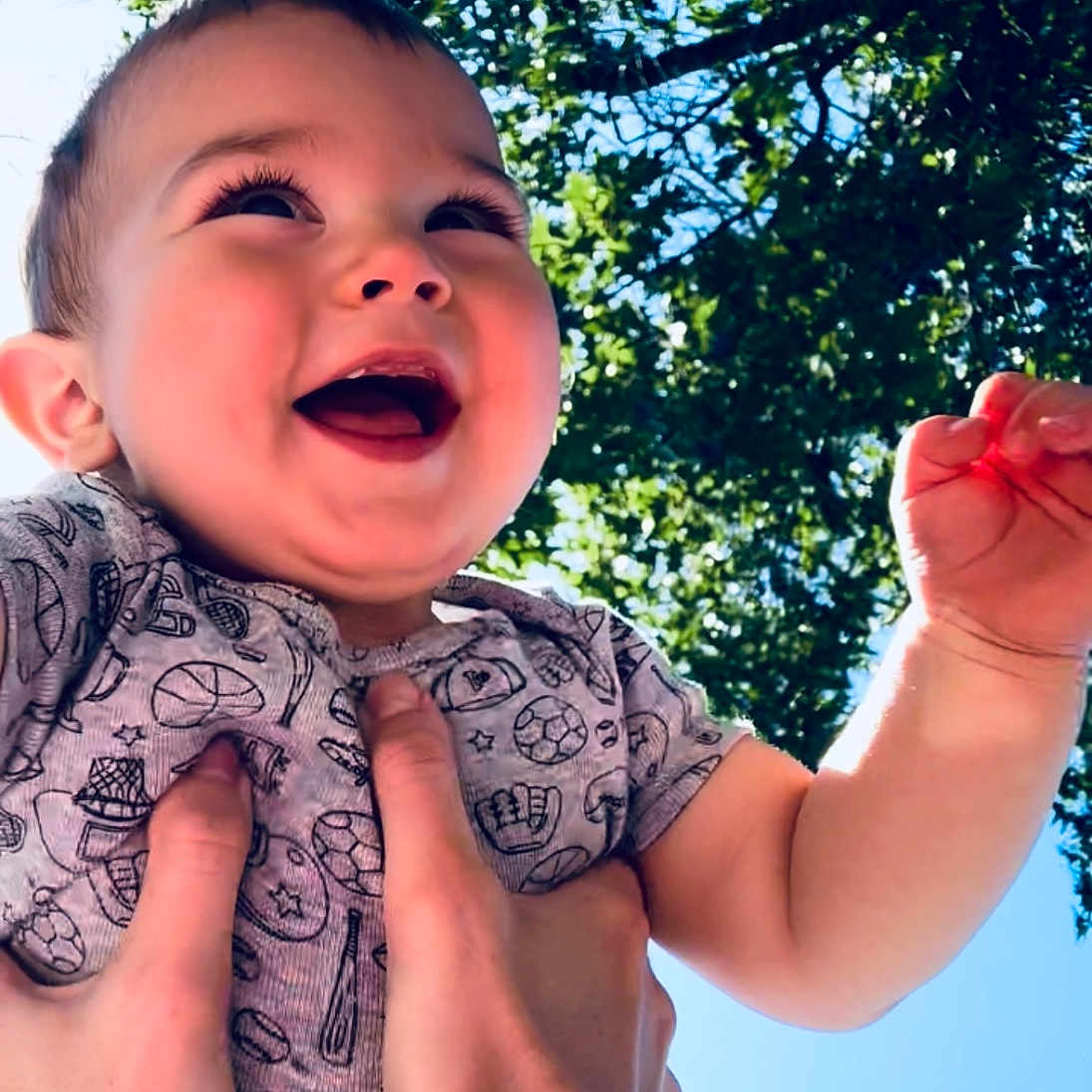 Thomas is registered to the contest to win money with this photo: baby, babylaughing, bodypart, clothing, face, finger, hand, happy, head, laughing, outdoors, person, photography, plant, portrait, skin, smile, tattoo, tree, vegetation