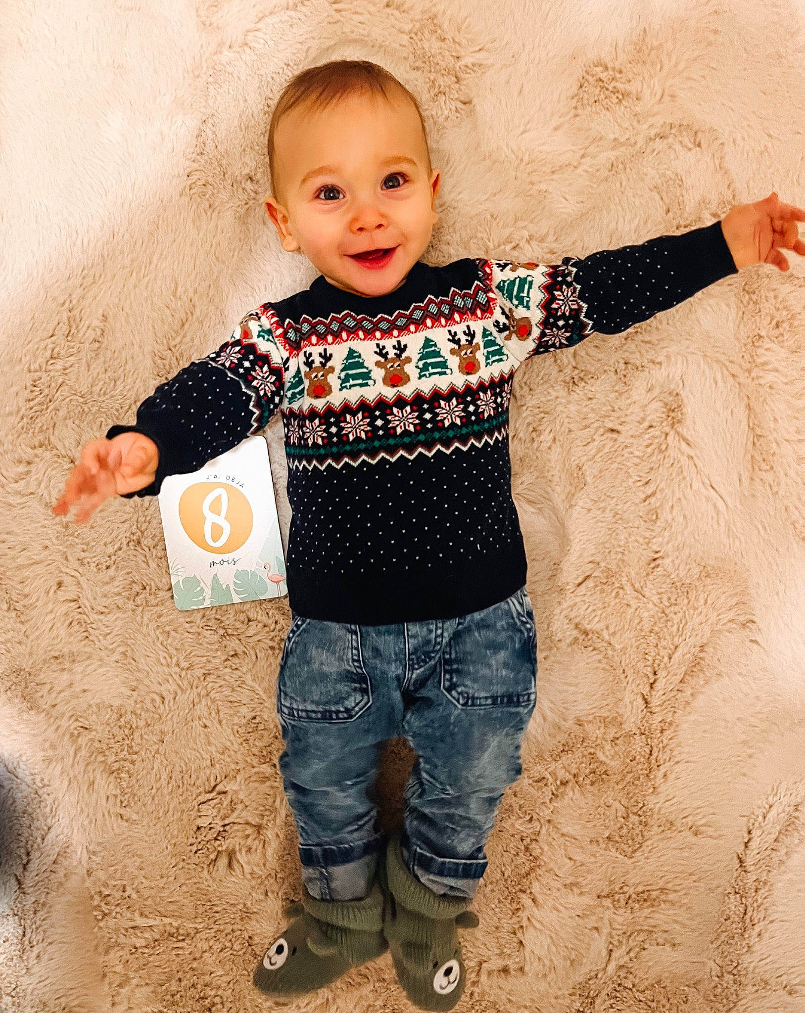 Adam a rejoint le concours — aidez-le/la à gagner de superbes lots ! arm, baby_toddler_clothing, chin, clothing, collar, eye, face, finger, gesture, happy, head, human_body, jeans, joy, neck, outerwear, people_in_nature, person, skin, sleeve
