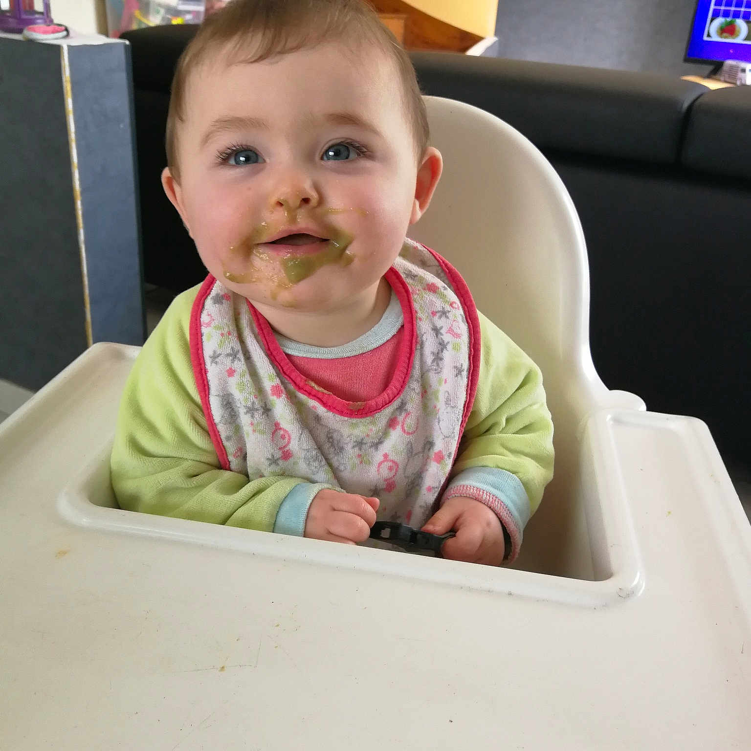 Maïwenn participe au concours pour gagner de l'argent avec cette photo : child, day, infant, person, play, product, sitting, skin, toddler