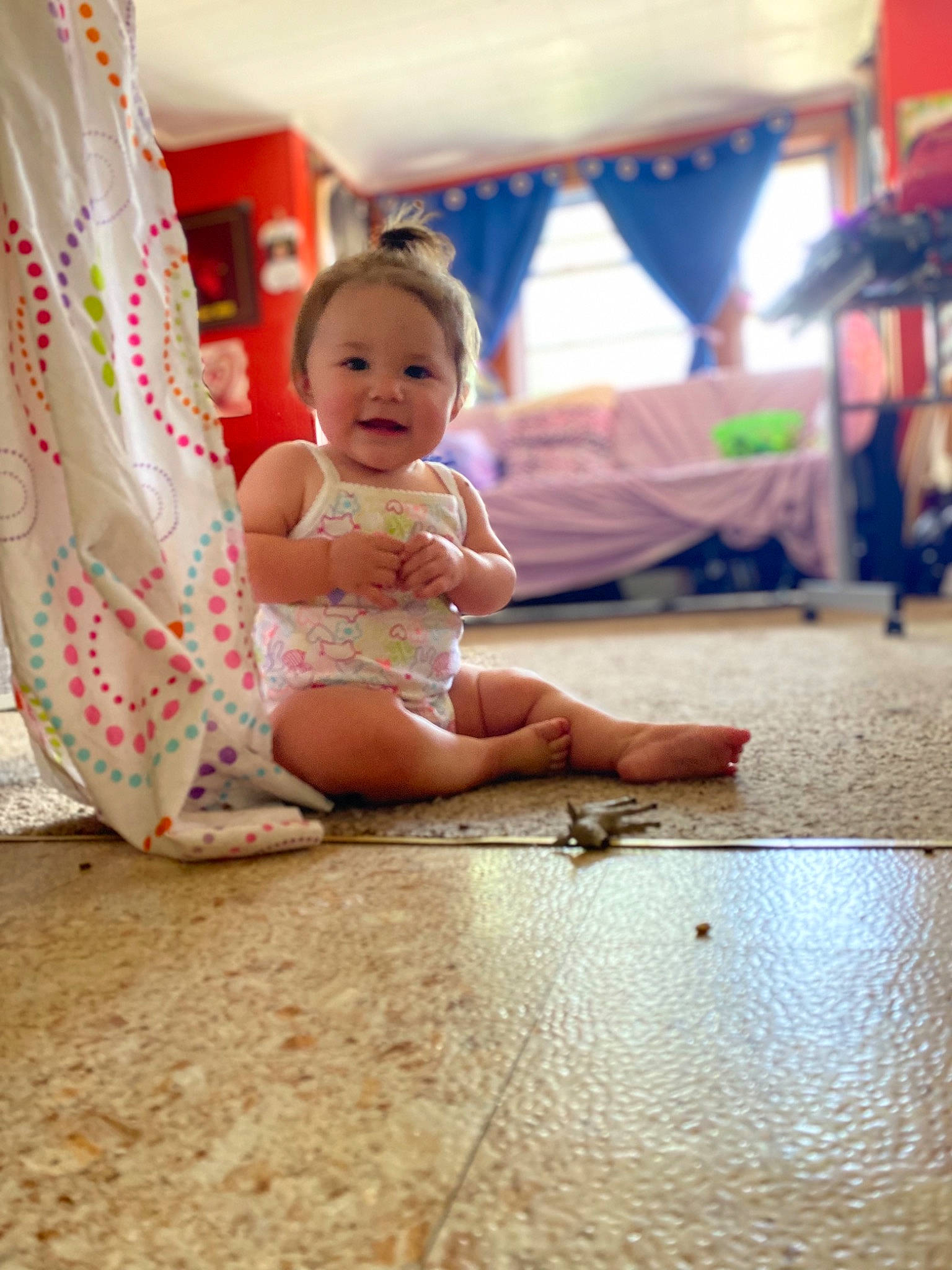 Annalia is registered to the contest to win money with this photo: baby, barefoot, beauty, child, event, flooring, foot, fun, grass, happy, human, human_leg, joy, leisure, mammal, person, skin, summer, sunlight, thigh