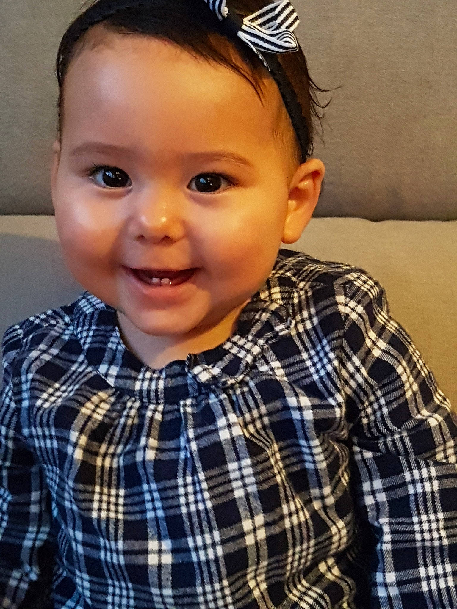 Lëina participe au concours pour gagner de l'argent avec cette photo : boy, cheek, child, cool, day, design, ear, eye, face, forehead, girl, hair_accessory, hairstyle, head, joy, nose, pattern, person, plaid, skin