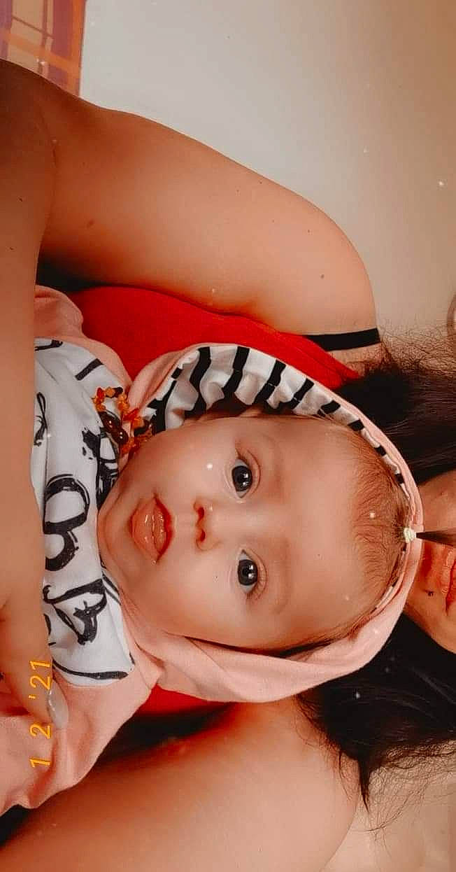 Kalya a rejoint le concours — aidez-le/la à gagner de superbes lots ! abdomen, baby, baby_toddler_clothing, black_hair, cheek, chest, close_up, eyelash, fashion, finger, flash_photography, happy, human_leg, joint, lip, mouth, neck, nose, person, thigh