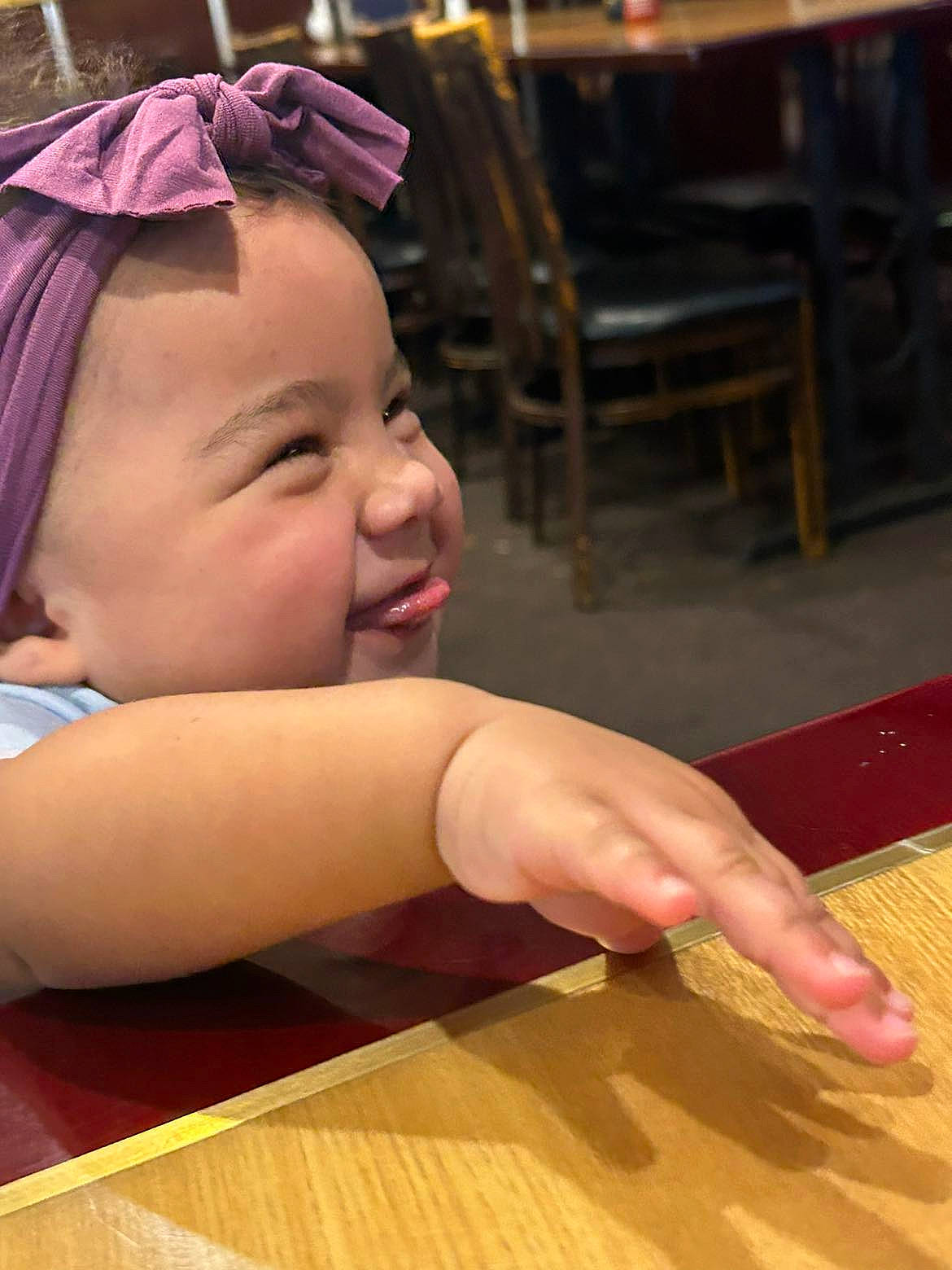 Khelani is registered to the contest to win money with this photo: baby, cap, chair, child, fashion_accessory, finger, flooring, fun, hand, happy, hardwood, headwear, leisure, nail, person, smile, table, thumb, toddler, varnish