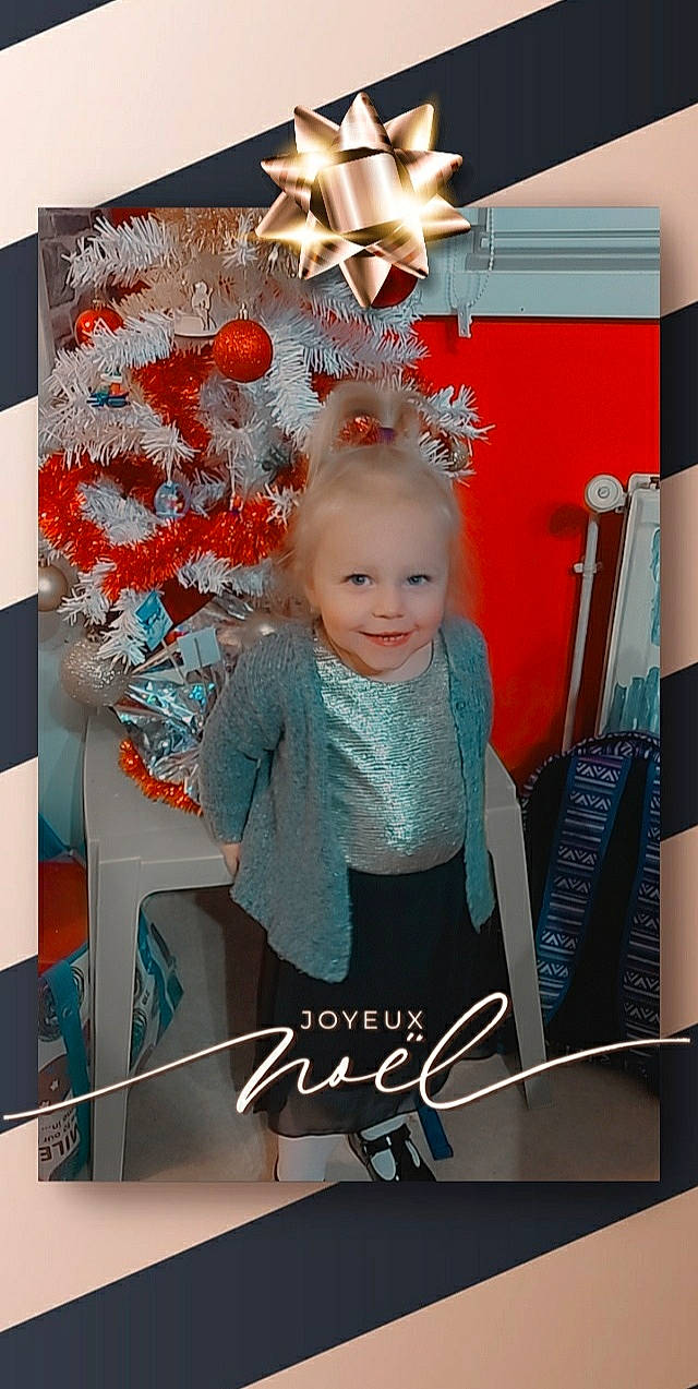 Amberly participe au concours pour gagner de l'argent avec cette photo : advertising, baby, child, christmas, christmas_decoration, christmas_ornament, design, event, fashion_accessory, fun, happy, holiday, holiday_ornament, joy, ornament, pattern, person, picture_frame, room, smile