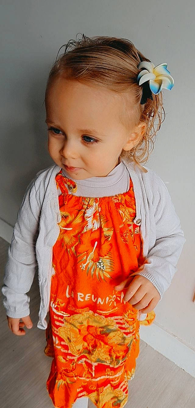 Rose participe au concours pour gagner de l'argent avec cette photo : baby_toddler_clothing, beauty, blue, child, collar, day_dress, dress, happy, one_piece_garment, orange, pattern, person, pink, product, skin, sleeve, t_shirt, textile, toddler, white