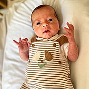Elyam a rejoint le concours — aidez-le/la à gagner de superbes lots ! baby, babywear, child, clothing, cushion, cute, dog, embroidery, expression, eyes, face, hand, indoors, infant, lying, newborn, portrait, soft, striped, white