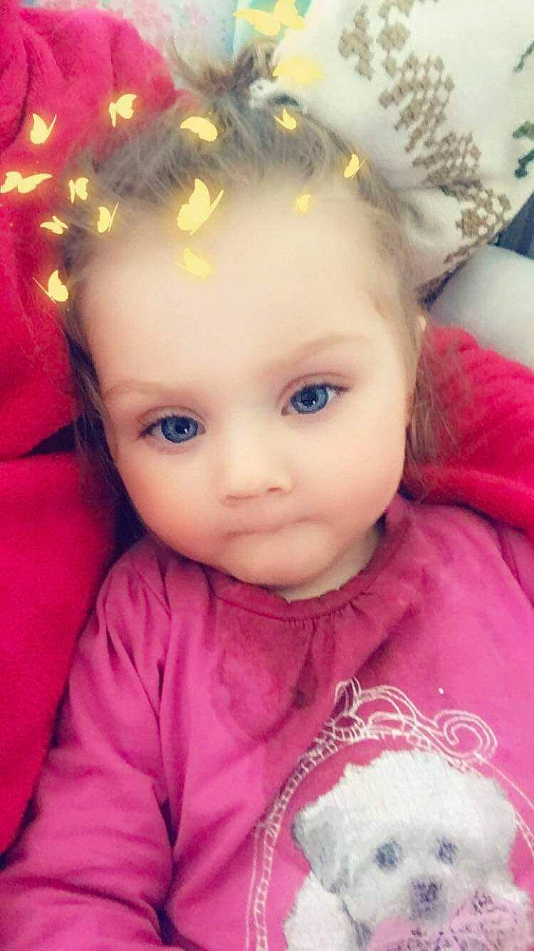 Aisa a rejoint le concours — aidez-le/la à gagner de superbes lots ! baby, brown_hair, cheek, child, eye, eyebrow, face, forehead, hair_accessory, head, iris, lip, nose, person, photography, pink, skin, smile, toddler