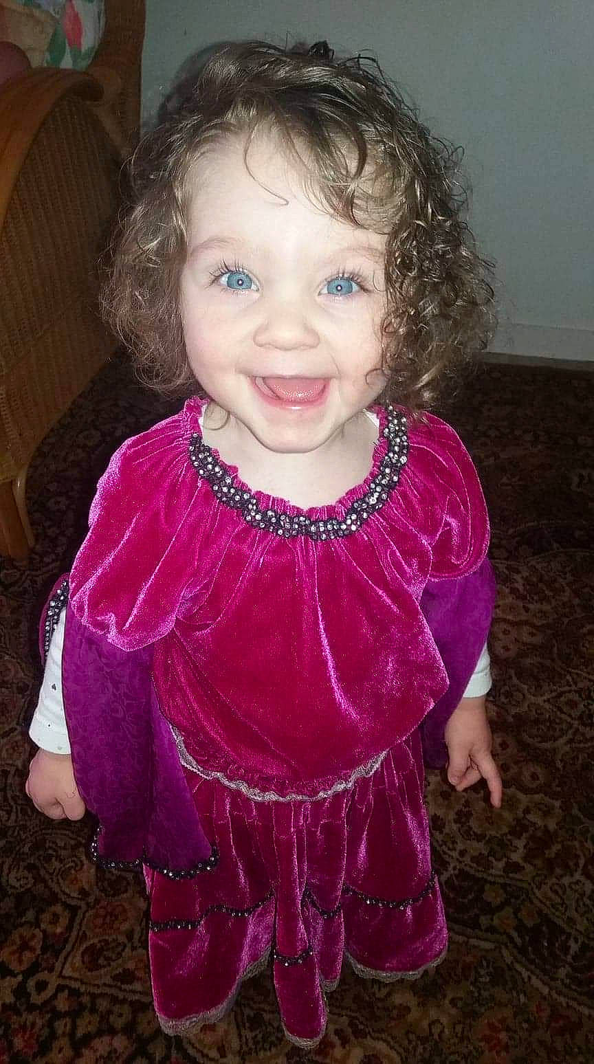 Aisa a rejoint le concours — aidez-le/la à gagner de superbes lots ! child, child_model, iris, joy, magenta, person, pink, smile, toddler