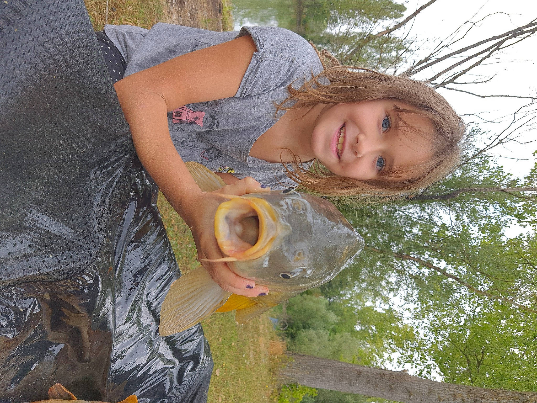 Chlea a rejoint le concours — aidez-le/la à gagner de superbes lots ! fun, grass, joy, person, smile, tree, vacation, water