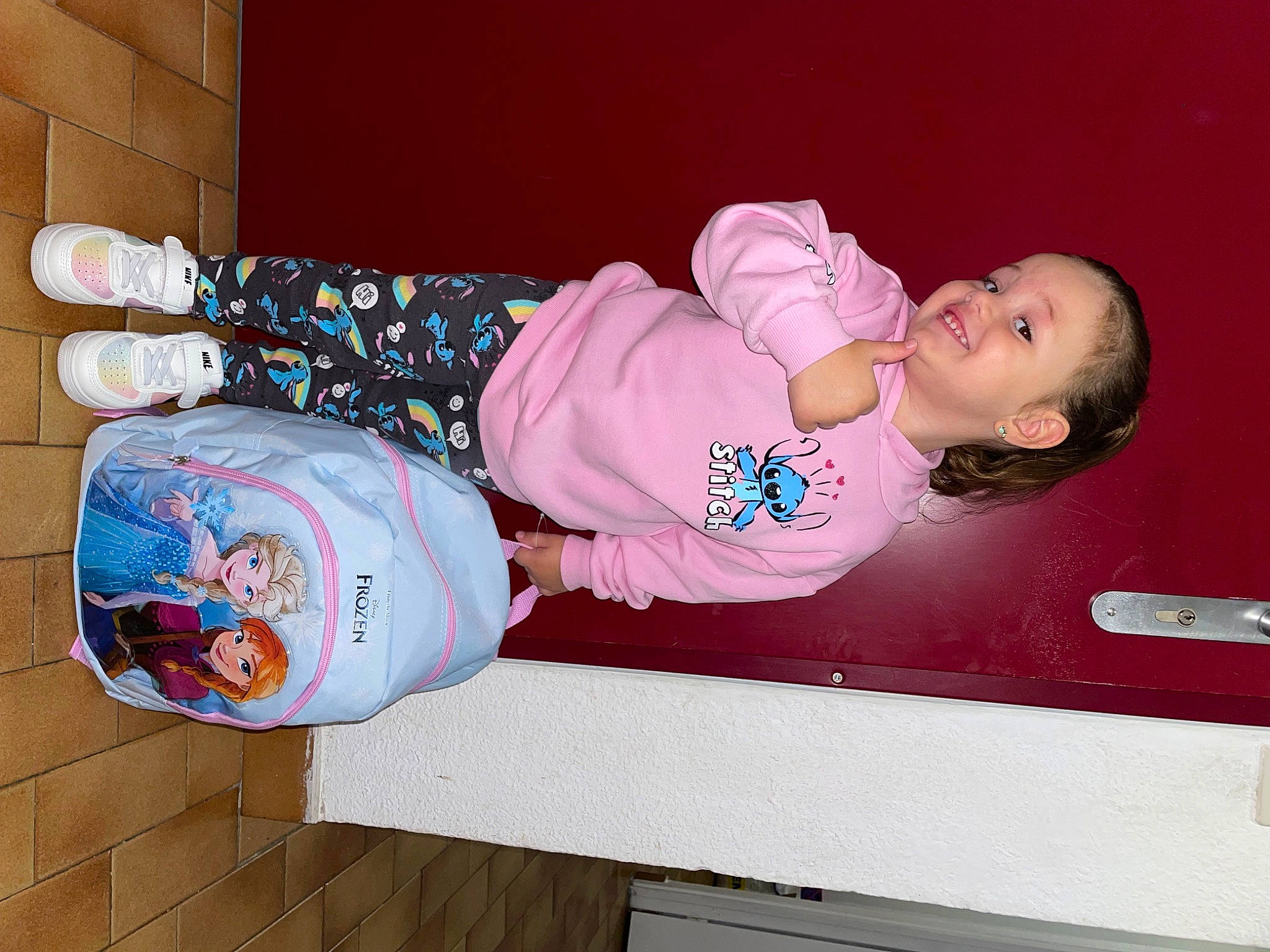 Kynai a rejoint le concours — aidez-le/la à gagner de superbes lots ! baby, baby_products, baby_toddler_clothing, child, hat, headgear, joy, person, pink, room, toddler, walking_shoe