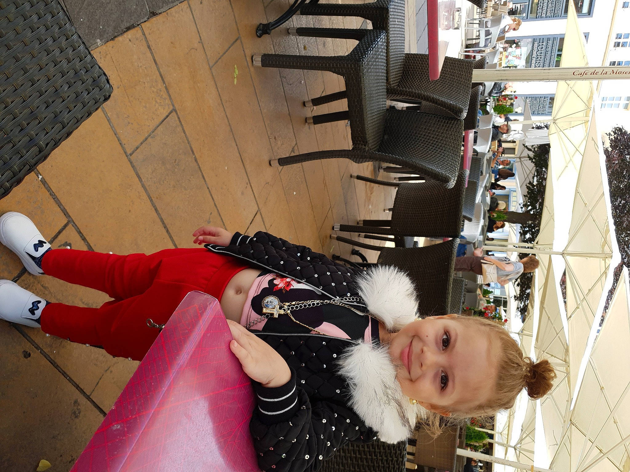 Sztella a rejoint le concours — aidez-le/la à gagner de superbes lots ! joy, person