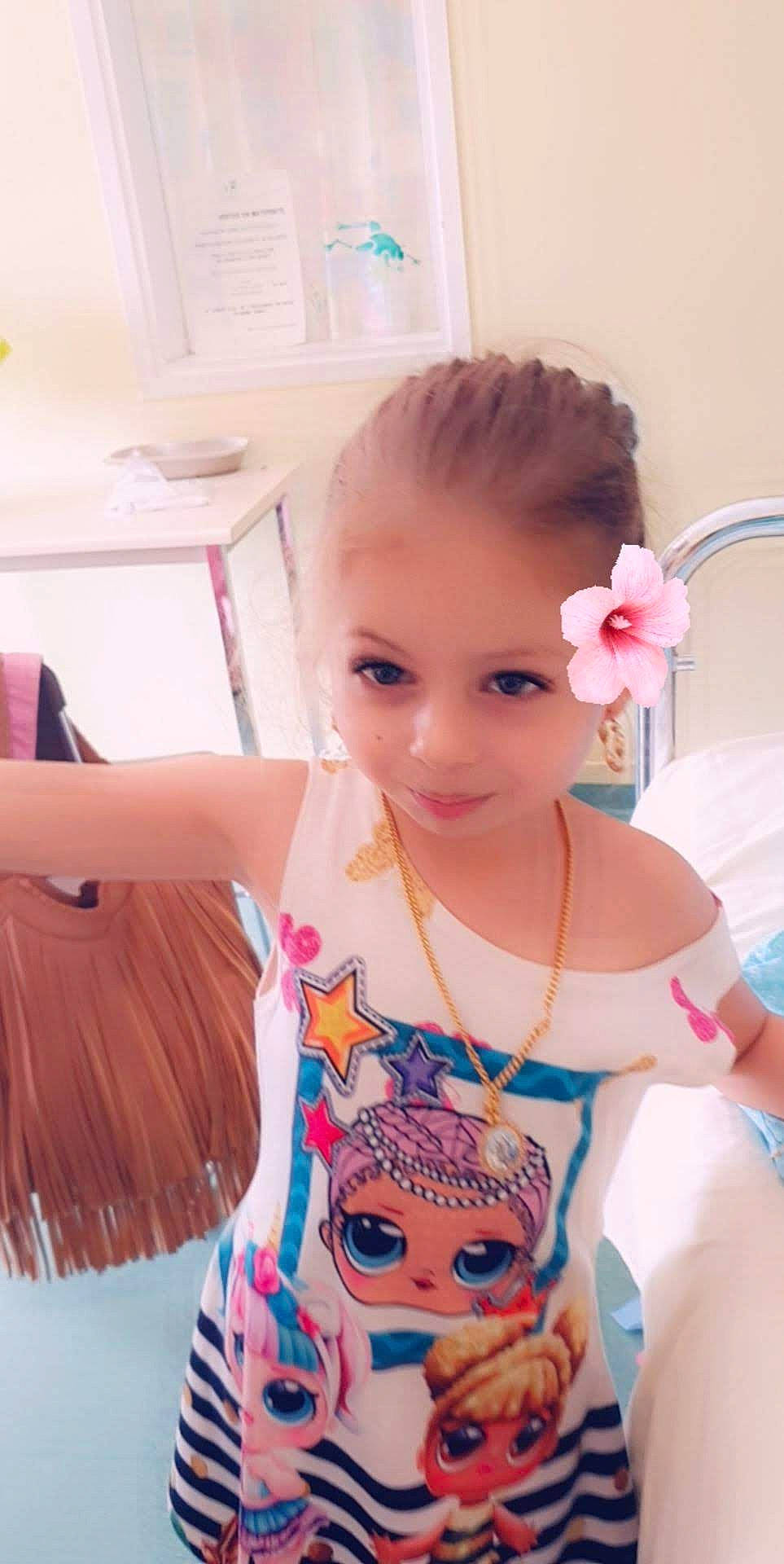 Sztella a rejoint le concours — aidez-le/la à gagner de superbes lots ! child, ear, hair, hairstyle, joy, neck, person, pigtail, play, shoulder, toddler