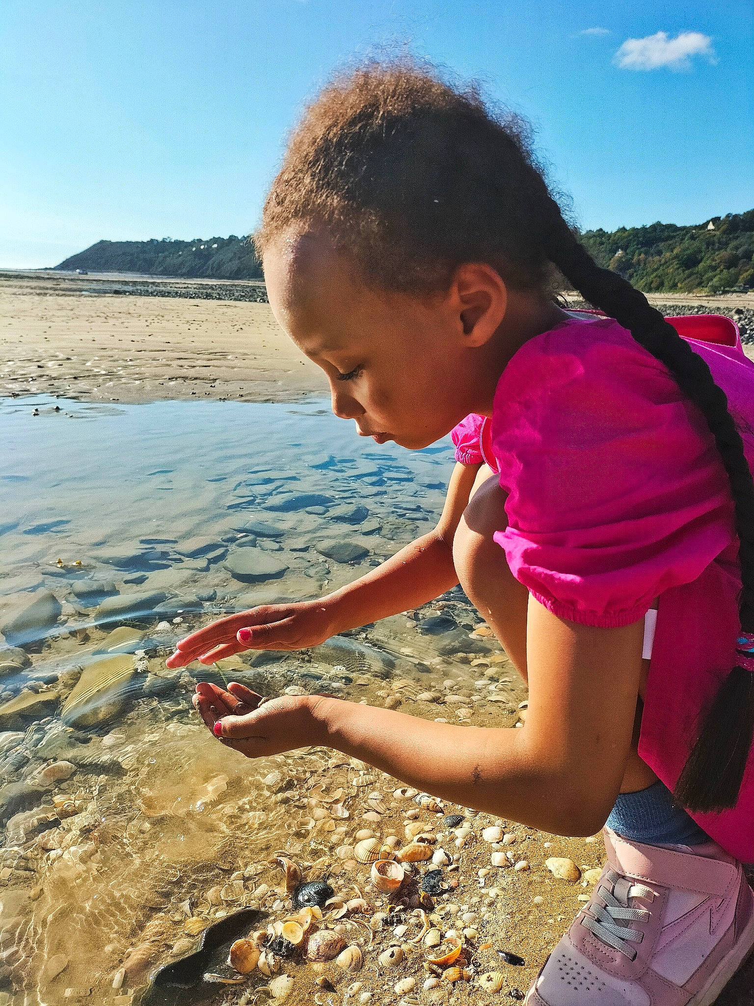 Jade a rejoint le concours — aidez-le/la à gagner de superbes lots ! beach, child, coast, fun, happy, lake, landscape, leisure, ocean, people_in_nature, person, play, recreation, sand, sky, soil, toddler, tourism, travel, vacation