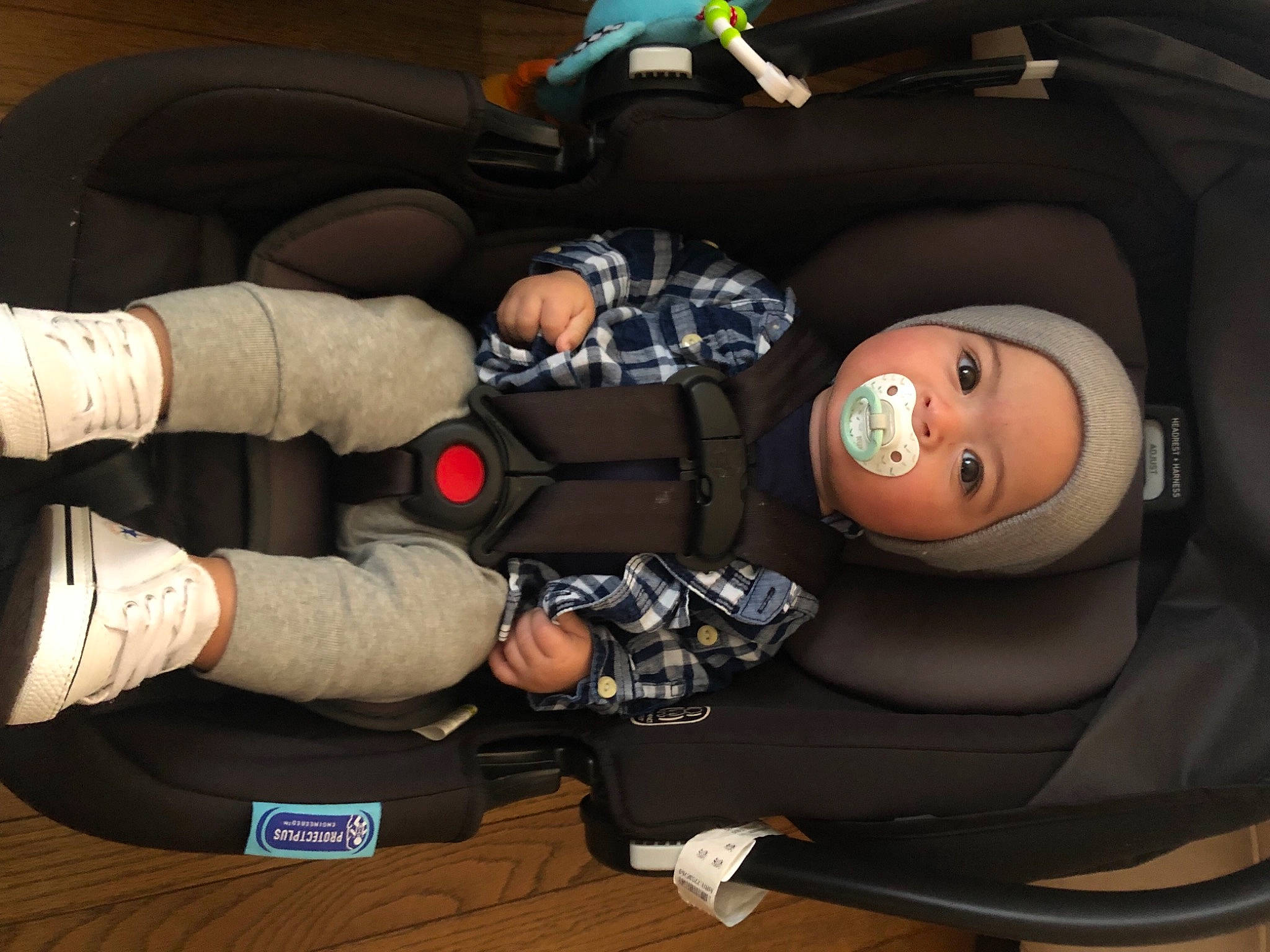 Evren is registered to the contest to win money with this photo: auto_part, automotive_design, automotive_exterior, automotive_lighting, automotive_tire, automotive_wheel_system, baby_products, bumper, car_seat, carmine, comfort, fictional_character, headwear, human_leg, luxury_vehicle, nail, person, personal_protective_equipment, sock, sports_gear