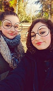 Maelle participe au concours pour gagner de l'argent avec cette photo : black_hair, cheek, cool, ear, eye, eyebrow, eyewear, face, forehead, fun, glasses, head, lip, nose, outerwear, person, photography, portrait, selfie, smile