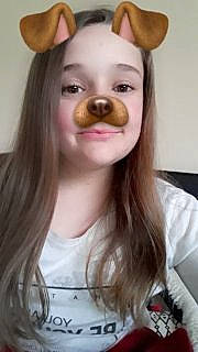 Maelle a rejoint le concours — aidez-le/la à gagner de superbes lots ! brown_hair, companion_dog, dog_breed, ear, eye, fawn, hair, hair_coloring, hairstyle, head, long_hair, neck, nose, organ, person, selfie, whiskers