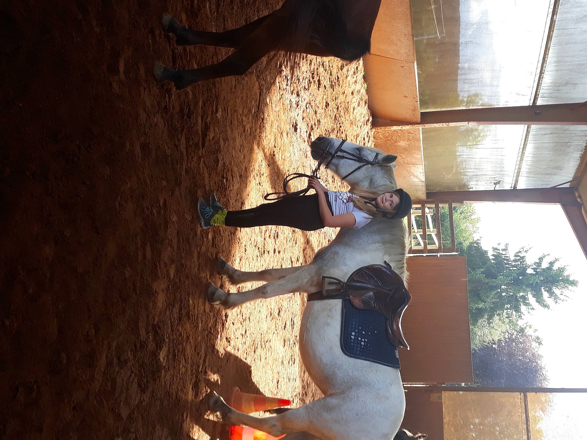 Cléo a rejoint le concours — aidez-le/la à gagner de superbes lots ! adventure, elbow, extreme_sport, fun, headwear, human_leg, joy, landscape, leisure, person, recreation, rock, shadow, soil, tints_and_shades, tree, trunk, visual_arts, window, wood